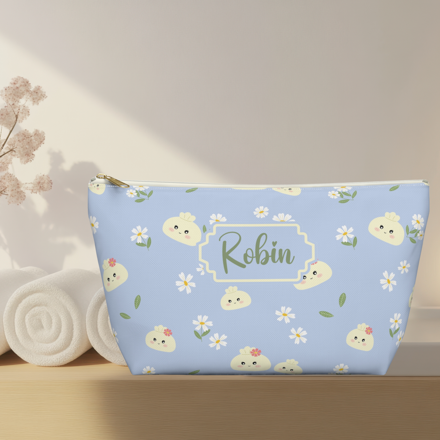 Adorable personalized dumpling accessory pouch in a soft pastel color palette with smiling dumpling characters, daisies, and leafy green details. Designed for fans of kawaii and Cutecore style, this zip pouch is useful for organizing cosmetics, toiletries, sanitary products, stationery, small toys, tech accessories, and other everyday essentials.