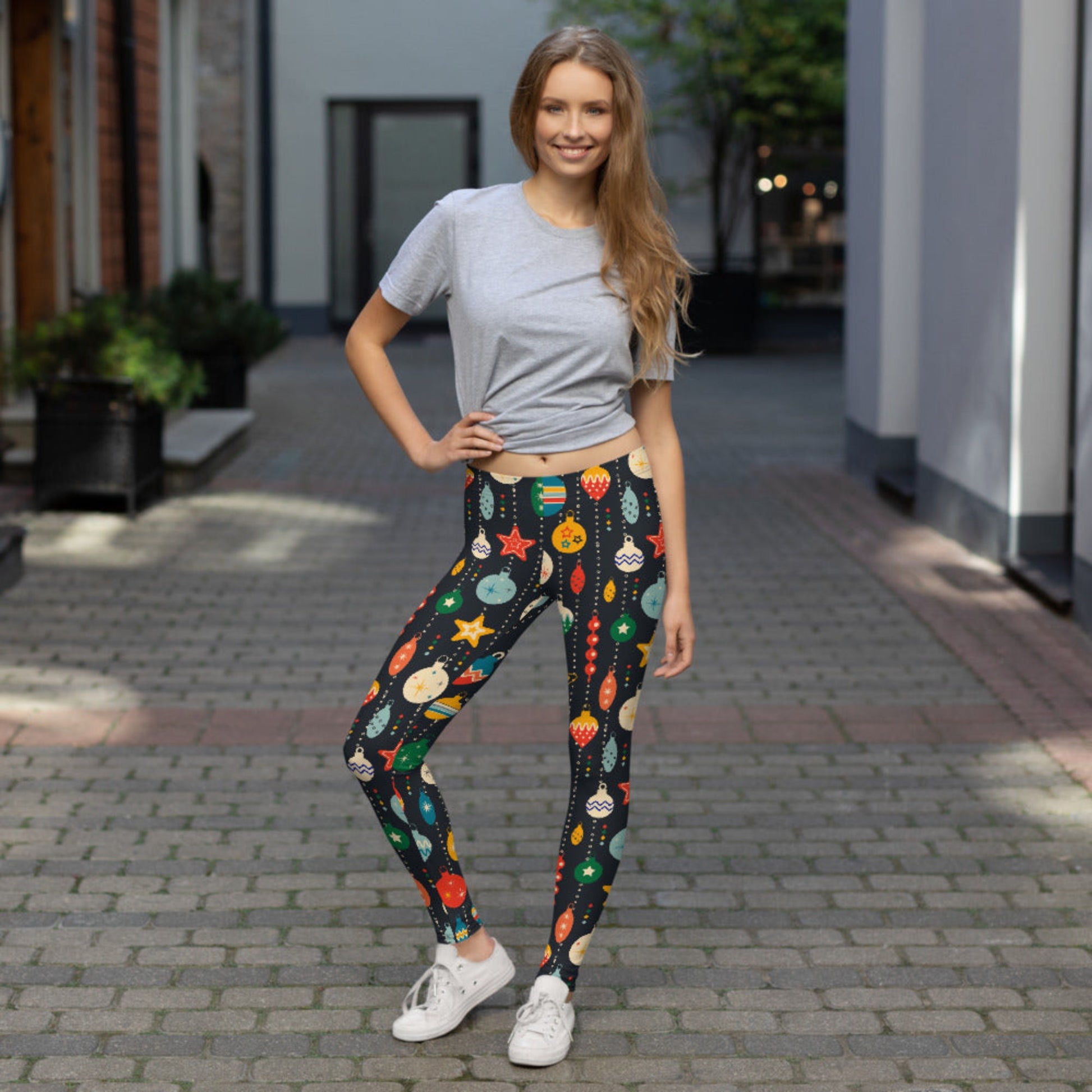 Vintage Mid Century Modern Christmas Ornament leggings. Cute Xmas printed navy yoga pants with festive retro design. Ideal for toddler girls, youth, teens, and tweens, and women for a holiday party, yoga workout session, or Mommy and Me Match gift.